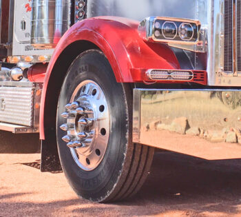 Custom-Peterbilt-379-fenders-Outlaw-II.jpg