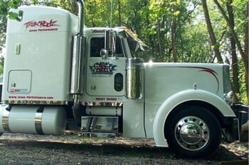 Peterbilt-379-EXT-127-BBC-Custom-Hood__18567.1496758441.1280.1280.jpg