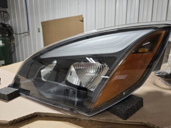 CASCADIA P4 OEM HEADLIGHT DRIVER SIDE