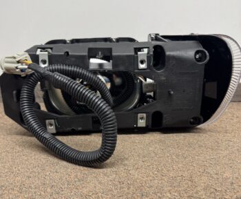 INTERNATIONAL 9900 I SERIES HEADLIGHT ASSEMBLY PASSENGER SIDE BACK VIEW